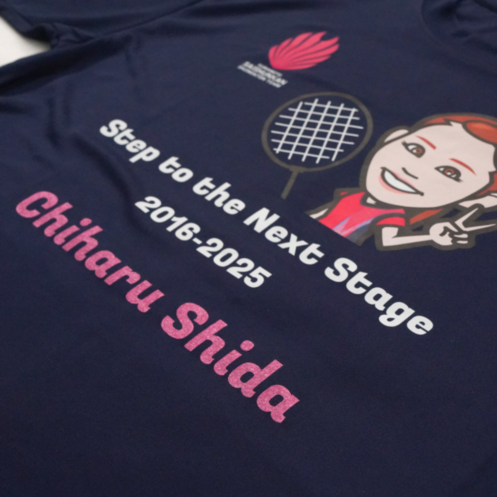 【限量預購】志田千春畢業紀念套裝(畢業紀念T卹&簽名亞克力立牌)